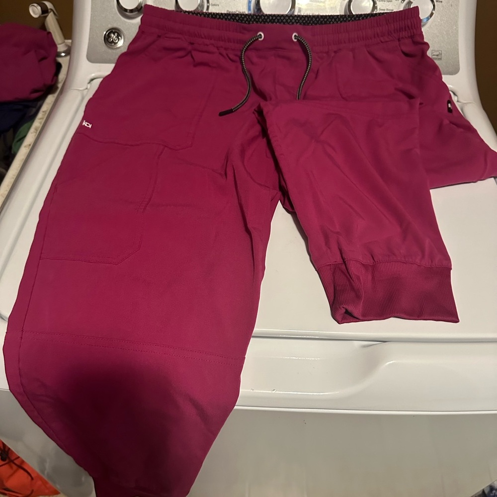 Koi Jogger Scrubs